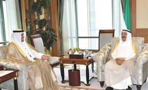 صاحب السمو الامير الشيخ صباح الاحمد خلال لقائه دمحمد الهاشل﻿