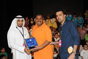 عبدالرحن الشمري مكرما الفنان محمد الحملي﻿