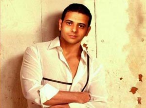 المؤلف احمد عاشور