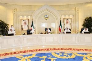 سمو رئيس الوزراء الشيخ جابر المبارك مترئسا جلسة المجلس بحضور الشيخ احمد الحمود والشيخ احمد الخالد والشيخ صباح الخالد ومصطفى الشمالي﻿