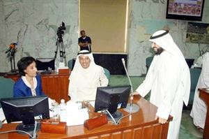 حوار بين عبدالله العنزي ومهلهل الخالد ومنى بورسلي
