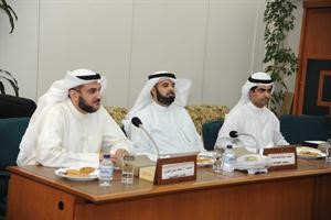 رياض العدساني ومبارك الوعلان ودمحمد الكندري اثناء اجتماع اللجنة الصحية 