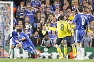 هدف لاعب برشلونة انييستا في نصف نهائي دوري الابطال 2009 مازال يؤلم جماهير ولاعبي تشلسي بعد مباراة اثارت جدلا كبيرا
