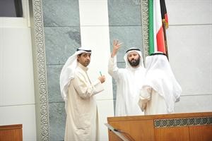 الشيخ محمد العبدالله ودفيصل المسلم على المنصة﻿