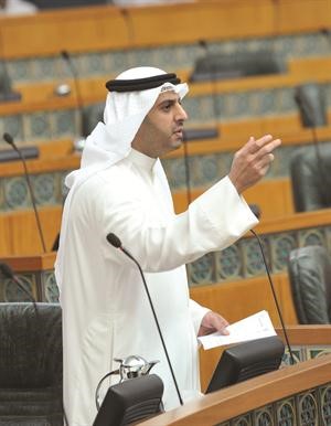 فيصل اليحيى متحدثا في جلسة امس متين غوزال﻿