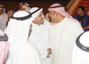 الشيخ ضاري الفهد مع احد مستقبليه﻿