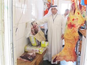 تفتيش على احد محال اللحوم
