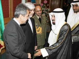 الشيخ علي الجابر مهنئا السفير الايراني بعيد الجيش﻿