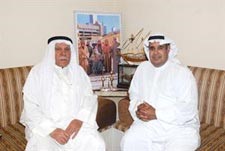 طاهر النجادة اثناء اللقاء مع الزميل منصور الهاجري اسامة ابوعطية