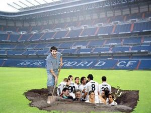ميسي دفن مدرب ولاعبي ريال مدريد في سانتياغو برنابيو في مباراة الدور الاول كما توضح الصورة المركبة الطريفة
