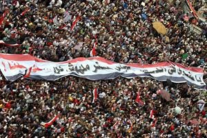مئات الالاف في ميدان التحرير امس شاركوا في جمعة حماية الثورة وتقرير المصير	رويترز﻿