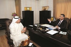 دابراهيم هادي متحدثا للزميل عبدالكريم العبدالله