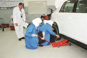 جانب من الطالبات خلال المسابقة﻿
