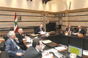 جانب من جلسة الحكومة اللبنانية برئاسة ميقاتيفي السراي مساء امس الاول محمود الطويل