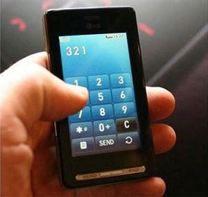 لتفادي الحوادث ابتكار تطبيق للهاتف المحمول «يشله» أثناء القيادة.. وإذا مفاتيح سيارتك ضاعت.. لا مشكلة 