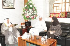 زيد العازمي مستقبلا علي الغانم بحضور مجنان بوشهري
