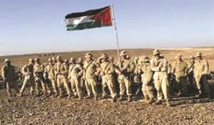 عناصر المارينز الاميركيين يرفعون العلم الاردني﻿