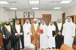 المستشار فيصل المرشد والمستشار علي الضبيبي مع اعضاء الوفد