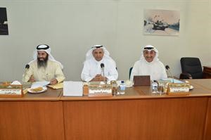 د عبدالحميد دشتي ومحمد الخليفة ونايف المرداس اثناء انعقاد لجنة معالجة اوضاع البدون﻿