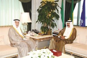 سمو ولي العهد الشيخ نواف الاحمد مستقبلا عبدالعزيز العدساني﻿