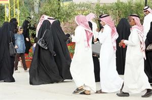 السجن 35 يوماً للمدانين بالتحرش في مراكز التسوق بالرياض.. والسعودية تمنع الطائرات الخاصة عن الوزراء والمسؤولين إلا في «الضرورة القصوى» 
