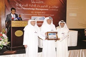 من اليمين دعبدالحميد الحوسني من الامارات ود حسن وسالم العنزي﻿