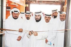 عبدالرحمن العتيبي والمقدم سالم الجويسري يفتتحان المهرجان ﻿