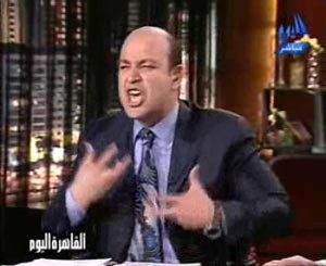 عمرو اديب اثناء انفعاله في البرنامج