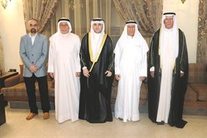 المعرس متوسطا عميه عبدالرحمن وعبدالرحيم ووالده عبدالجبار معرفي وشقيقه احمد﻿