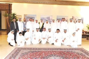  ولقطة تذكارية للمعرس مع الاهل والاصدقاء﻿