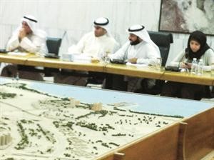 معبدالله العنزي ومجنان بوشهري وعبدالله الكندري ودعبدالكريم السليم خلال الاجتماع
