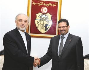 وزير الخارجية التونسي مستقبلا نظيره الايراني امس	افپ﻿