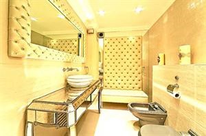 بالصور.. أجمل حمامات في بريطانيا للبيع بملايين الدولارات