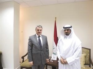 الشيخ مشعل المالك خلال لقائه السفير العراقي محمد حسين بحر العلوم﻿