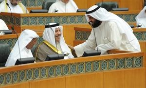 سمو رئيس الوزراء الشيخ جابر المبارك يتلقى دعوة فلاح الصواغ لحضور عرس نجله امس﻿