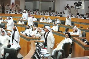 عبدالله البرغش منفعلا ودعبدالحميد دشتي وفيصل الدويسان يتشحان بالشارات السوداء﻿