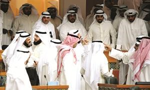 عدد من النواب يفضون خلافا حادا بين عدنان عبدالصمد وعبدالله البرغش خلال جلسة امس 	متين غوزال﻿
