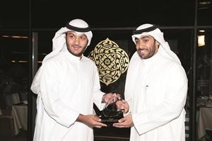 مهدي بن حيدر يتسلم تكريمه﻿