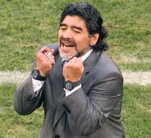 مارادونا يهدد بالرحيل عن الوصل