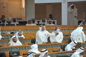 دحمد المطر متحدثا اثناء الجلسة