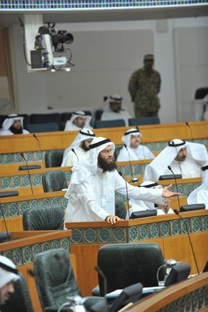 خالد السلطان متحدثا