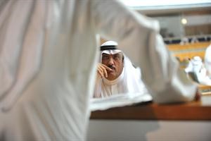 مسلم البراك يستمع لاحد الحضور