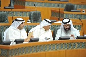 الشيخ صباح الخالد متوسطا الشيخ محمد العبدالله ونايف المرداس