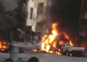 صورة بثها ناشطون لما قالوا انه اثار القصف على دوما 