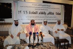 رياض العدساني مع الحضور في الندوة	 قاسم باشا﻿