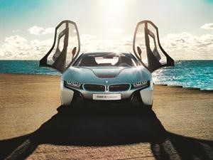 «BMW» تركز على حلول التنقل المستدام وتطلق «BMW i» 