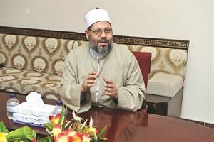 عميد كلية اصول الدين بجامعة الازهر الشريف وعضو مكتب الارشاد بجماعة الاخوان المسلمين ومفتي الجماعة دعبدالرحمن البر