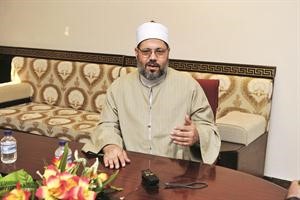 د عبدالرحمن البر مفندا عددا من الانتقادات التي وجهت لجماعة الاخوان المسلمين في الفترة الماضية