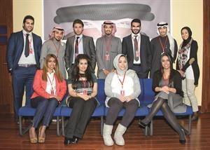 لقطة جماعية لبعض المواظفين﻿