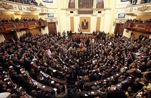 البرلمان المصري يعلّق جلساته احتجاجاً على  عدم إقالة حكومة الجنزوري